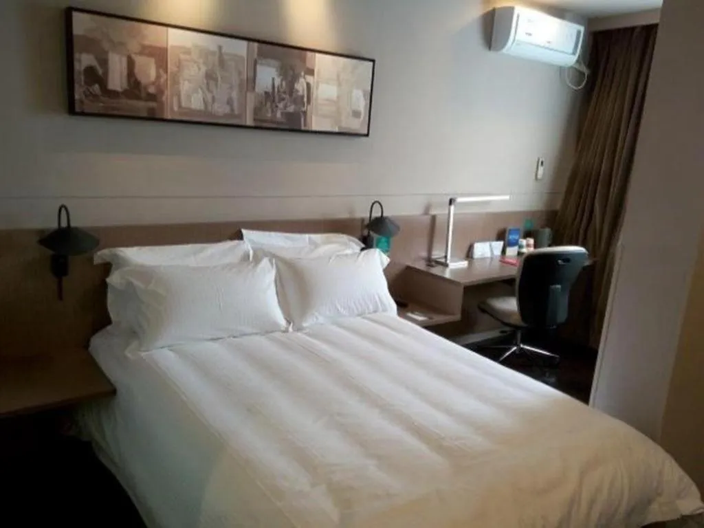 Bed in Jinjiang Inn Select Shanghai Expo Park Dezhou Road