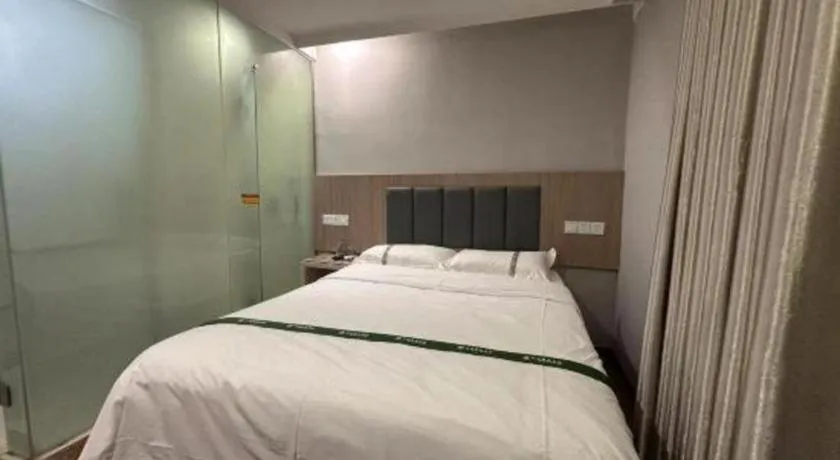 Bed in GreenTree Inn Shenzhen Guanggang Port Futian South Road Express Hotel