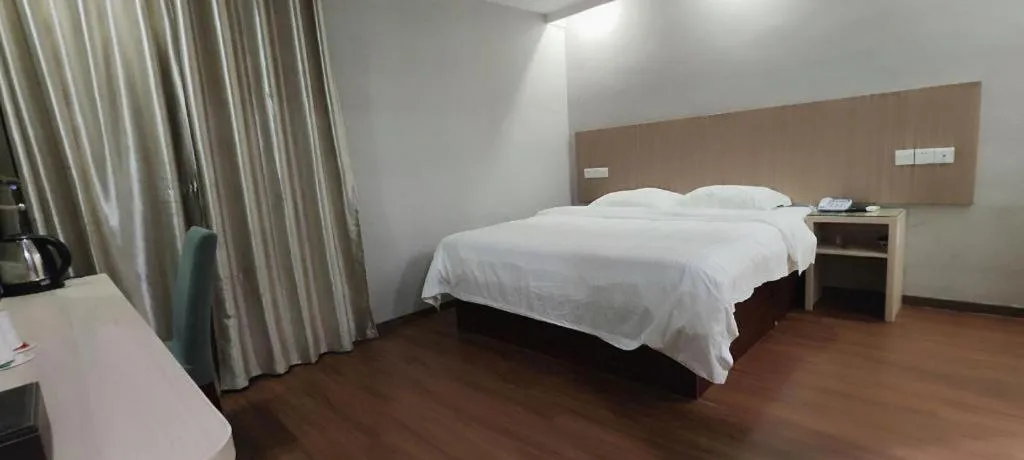 Bed in GreenTree Inn Shenzhen Guanggang Port Futian South Road Express Hotel