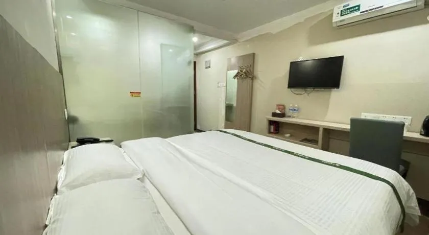 Bed in GreenTree Inn Shenzhen Guanggang Port Futian South Road Express Hotel