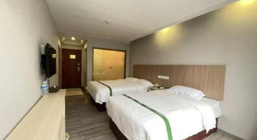 Bed in GreenTree Inn Shenzhen Guanggang Port Futian South Road Express Hotel