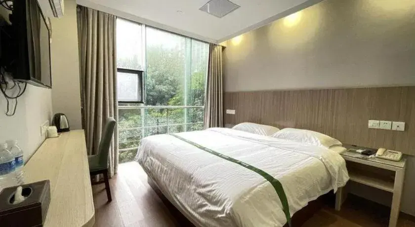 Bed in GreenTree Inn Shenzhen Guanggang Port Futian South Road Express Hotel Bed in GreenTree Inn Shenzhen Guanggang Port Futian South Road Express Hotel