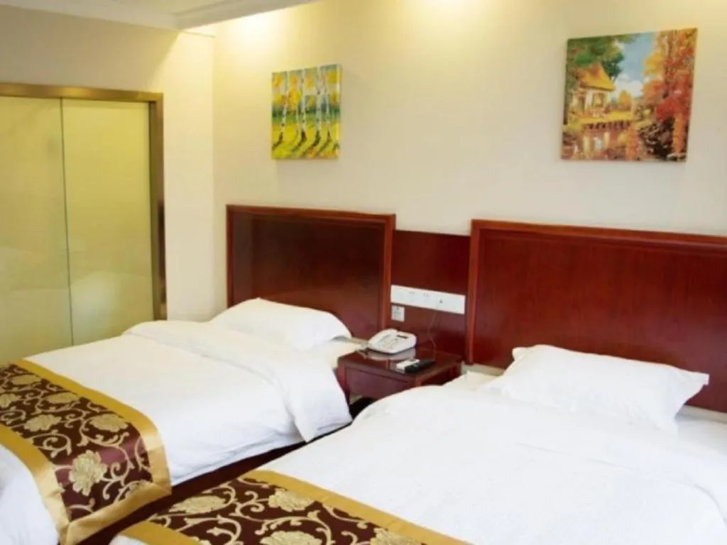 Bed in GreenTree Inn Shenzhen Guanggang Port Futian South Road Express Hotel