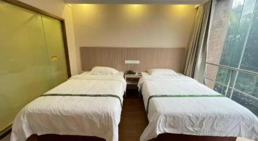 Bed in GreenTree Inn Shenzhen Guanggang Port Futian South Road Express Hotel Bed in GreenTree Inn Shenzhen Guanggang Port Futian South Road Express Hotel