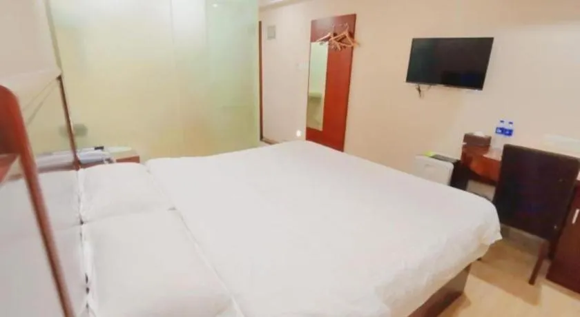 Bed in GreenTree Inn Shenzhen Guanggang Port Futian South Road Express Hotel