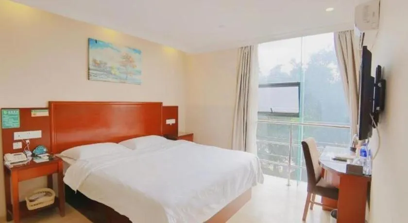 Bed in GreenTree Inn Shenzhen Guanggang Port Futian South Road Express Hotel