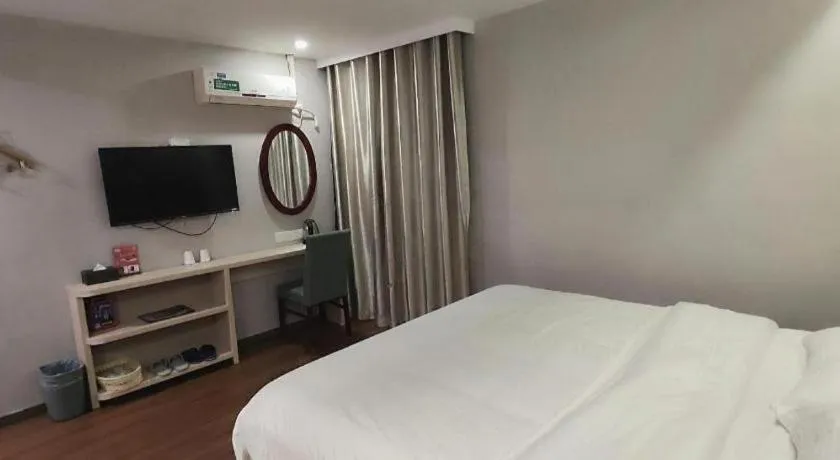 Bed in GreenTree Inn Shenzhen Guanggang Port Futian South Road Express Hotel