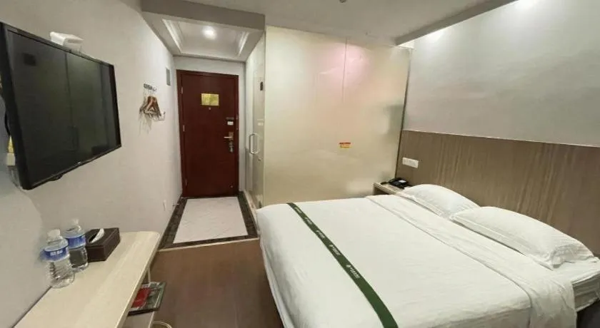 Bed in GreenTree Inn Shenzhen Guanggang Port Futian South Road Express Hotel