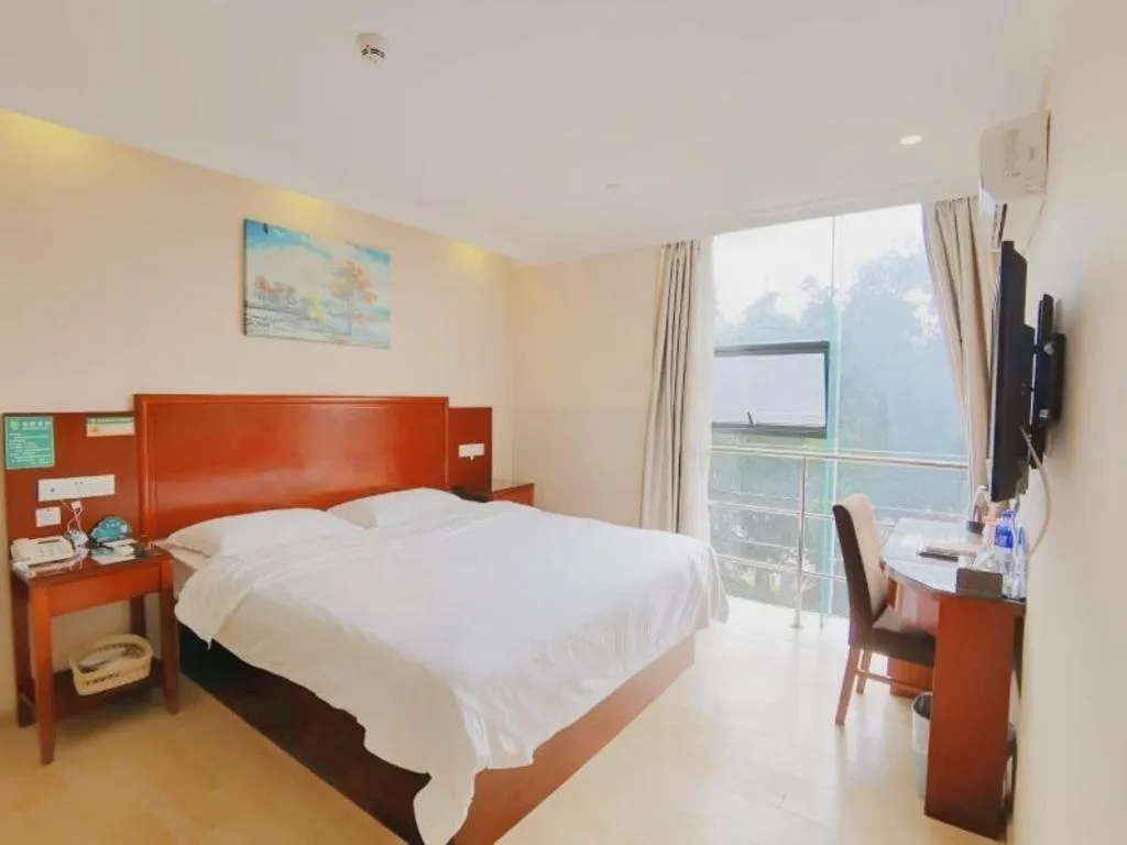 Bed in GreenTree Inn Shenzhen Guanggang Port Futian South Road Express Hotel