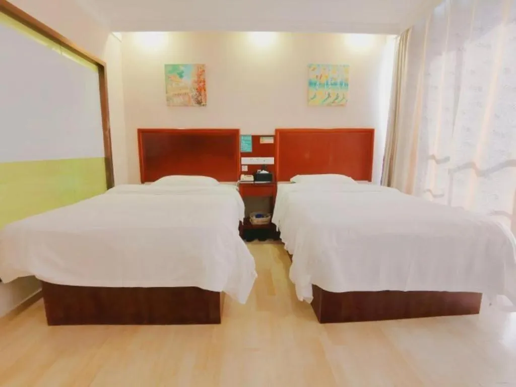 Bed in GreenTree Inn Shenzhen Guanggang Port Futian South Road Express Hotel