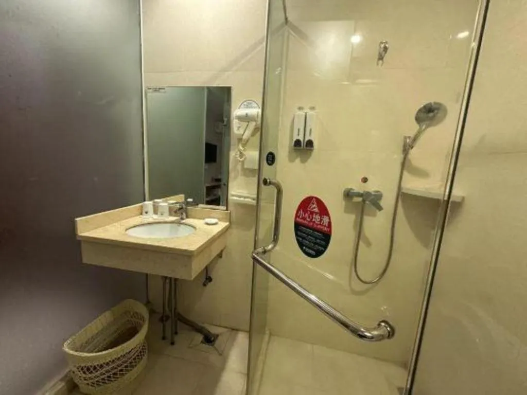 GreenTree Inn Shenzhen Guanggang Port Futian South Road Express Hotel