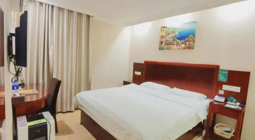 Bed in GreenTree Inn Shenzhen Guanggang Port Futian South Road Express Hotel