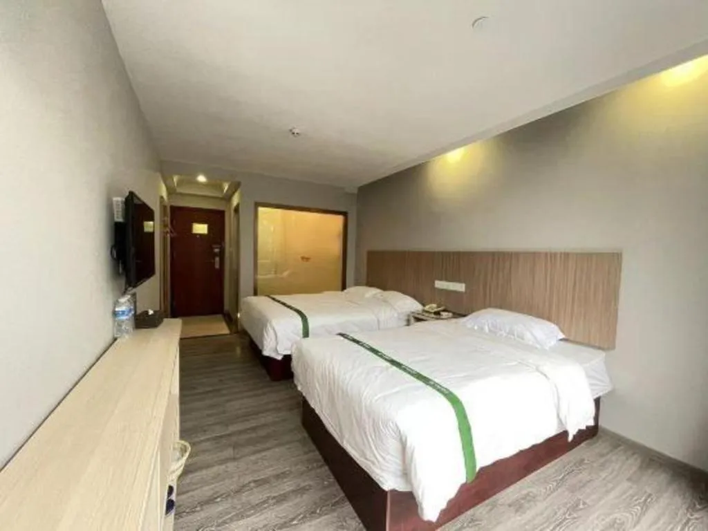 Bed in GreenTree Inn Shenzhen Guanggang Port Futian South Road Express Hotel