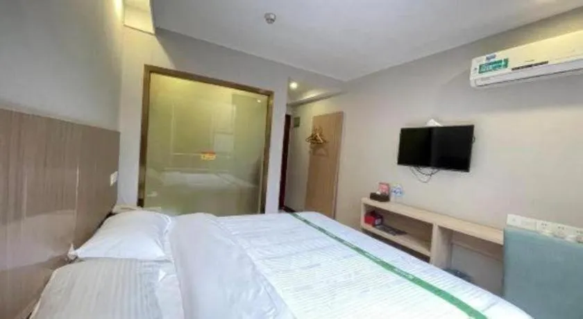 Bed in GreenTree Inn Shenzhen Guanggang Port Futian South Road Express Hotel