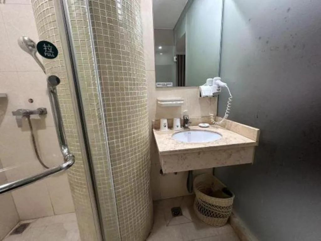 GreenTree Inn Shenzhen Guanggang Port Futian South Road Express Hotel