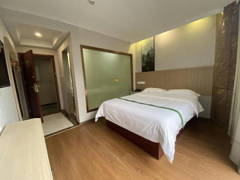 Bed in GreenTree Inn Shenzhen Guanggang Port Futian South Road Express Hotel