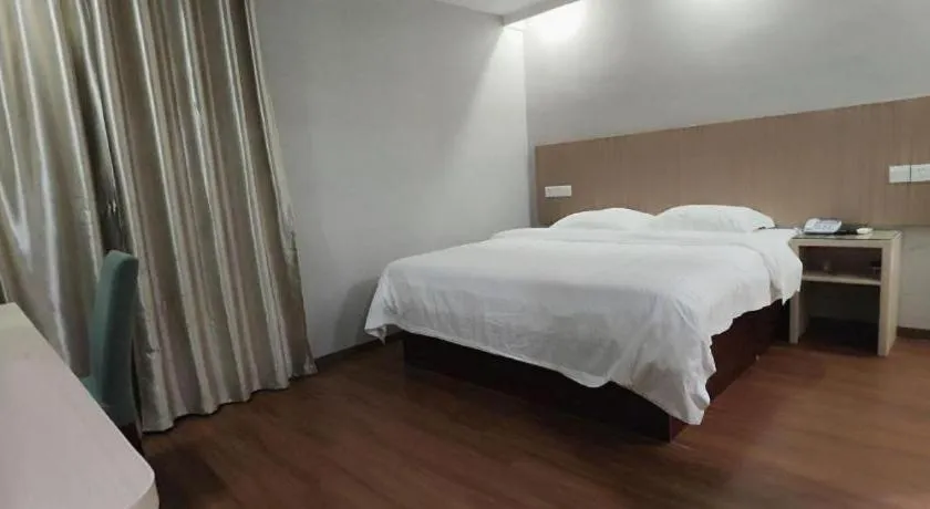 Bed in GreenTree Inn Shenzhen Guanggang Port Futian South Road Express Hotel