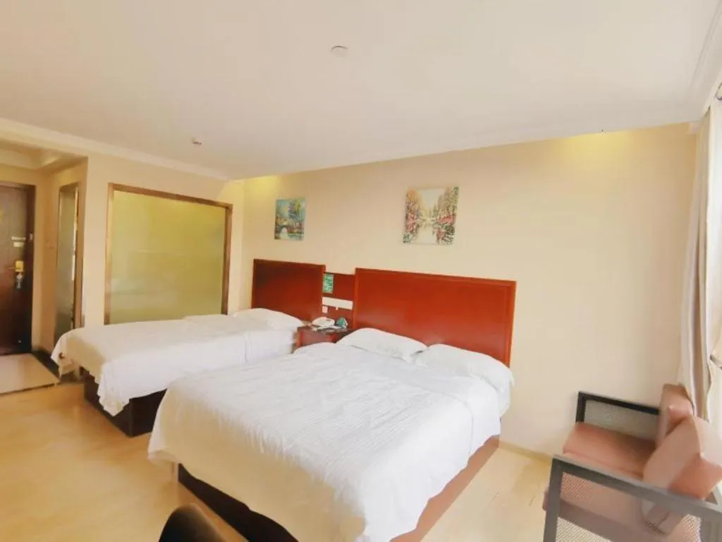 Bed in GreenTree Inn Shenzhen Guanggang Port Futian South Road Express Hotel