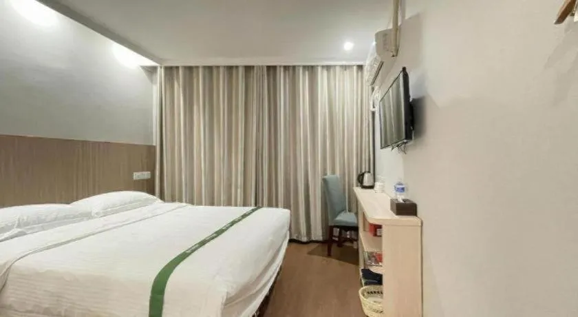 Bed in GreenTree Inn Shenzhen Guanggang Port Futian South Road Express Hotel