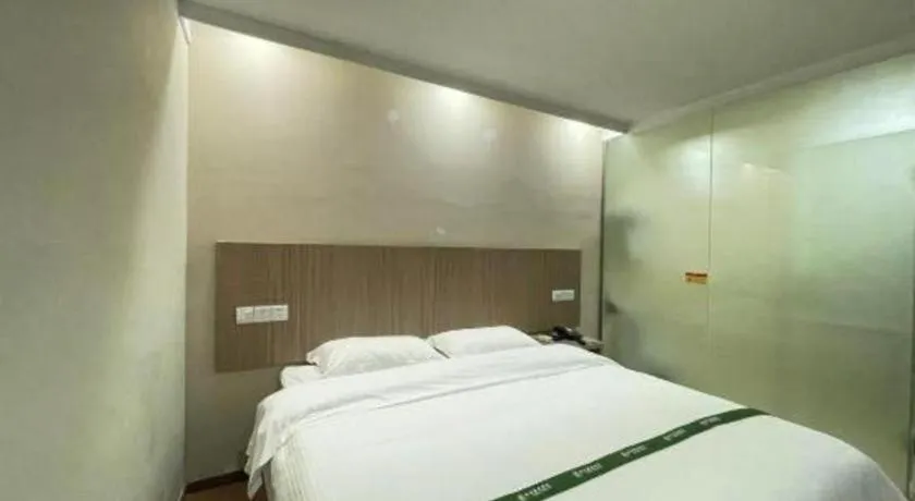 Bed in GreenTree Inn Shenzhen Guanggang Port Futian South Road Express Hotel