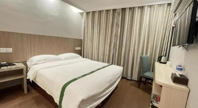 Bed in GreenTree Inn Shenzhen Guanggang Port Futian South Road Express Hotel