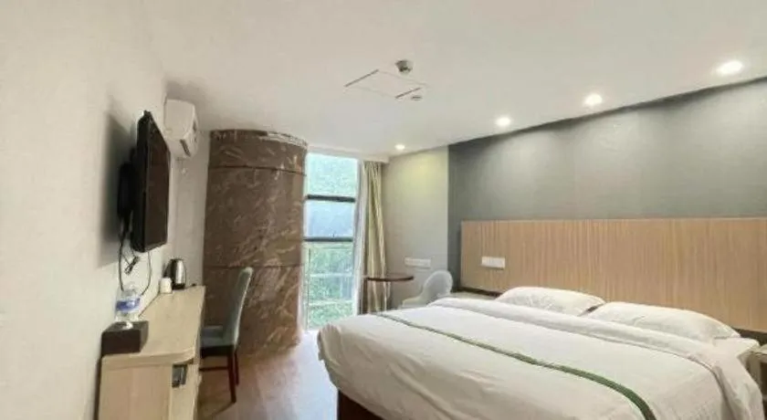 Bed in GreenTree Inn Shenzhen Guanggang Port Futian South Road Express Hotel