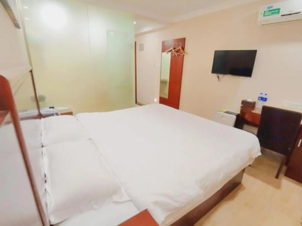 Bed in GreenTree Inn Shenzhen Guanggang Port Futian South Road Express Hotel