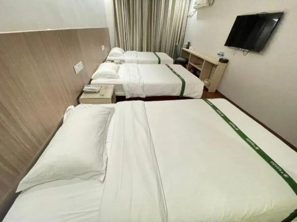 Bed in GreenTree Inn Shenzhen Guanggang Port Futian South Road Express Hotel