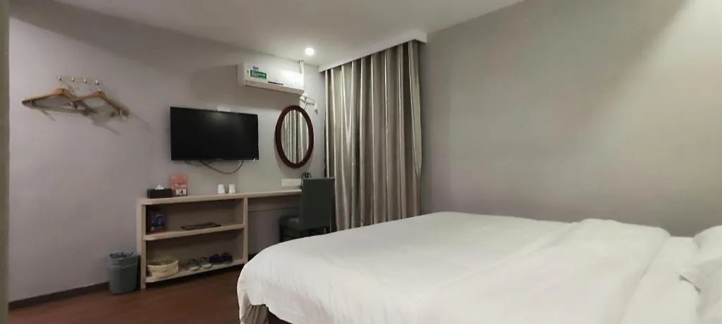 Bed in GreenTree Inn Shenzhen Guanggang Port Futian South Road Express Hotel
