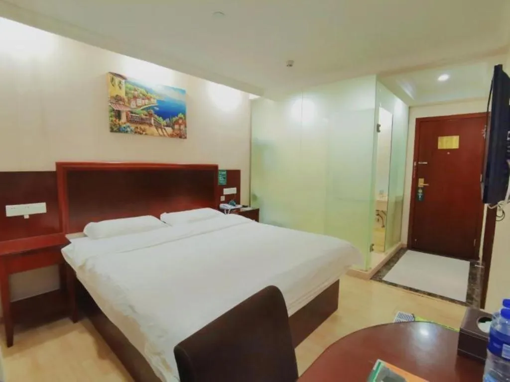 Bed in GreenTree Inn Shenzhen Guanggang Port Futian South Road Express Hotel