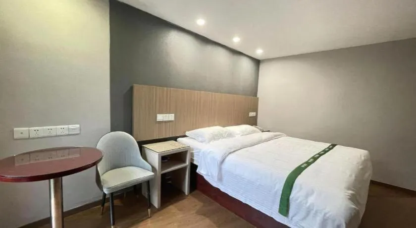 Bed in GreenTree Inn Shenzhen Guanggang Port Futian South Road Express Hotel