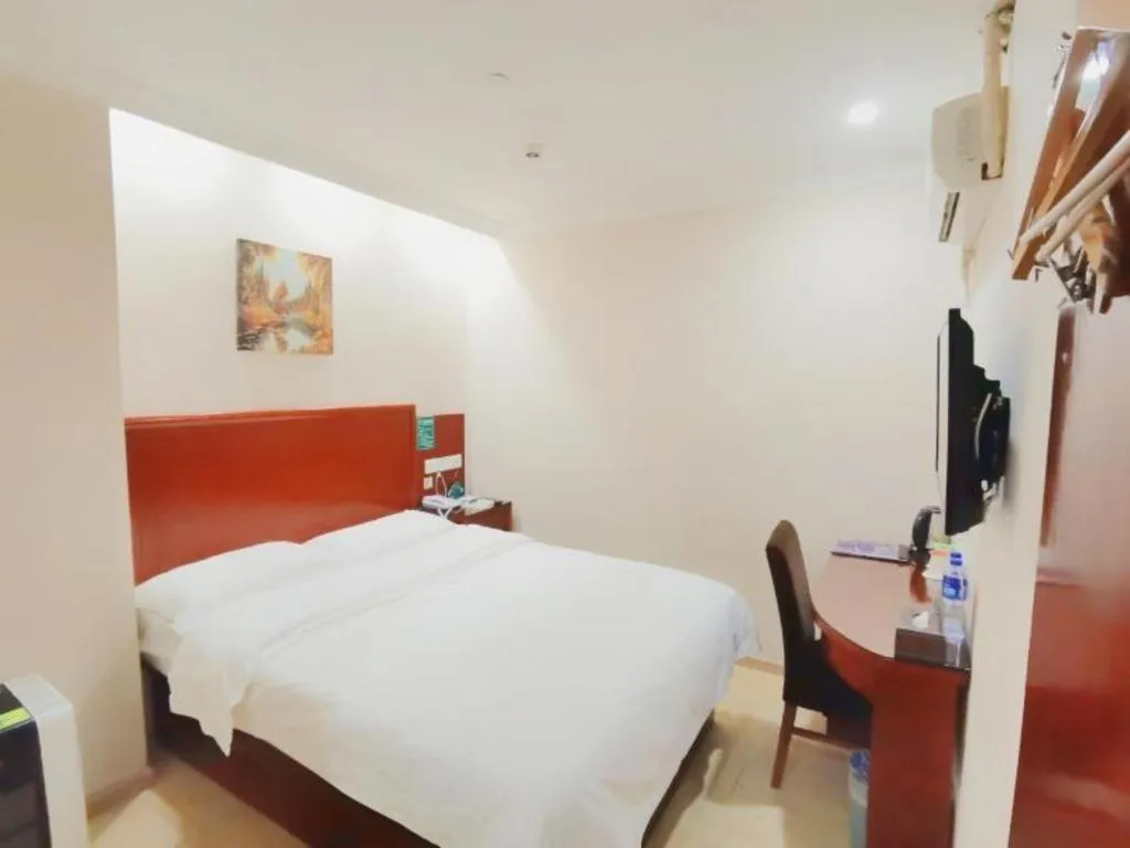 Bed in GreenTree Inn Shenzhen Guanggang Port Futian South Road Express Hotel
