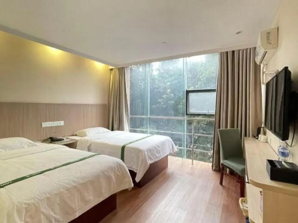 Bed in GreenTree Inn Shenzhen Guanggang Port Futian South Road Express Hotel