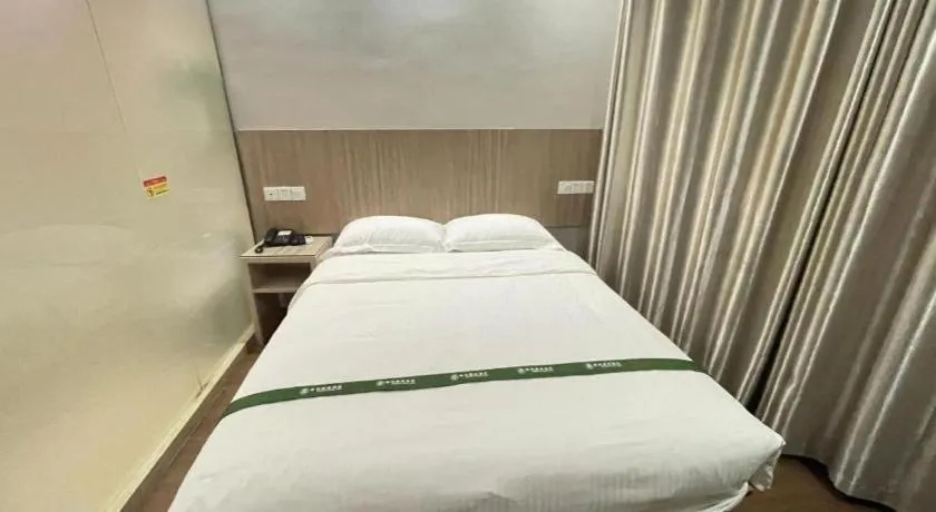 Bed in GreenTree Inn Shenzhen Guanggang Port Futian South Road Express Hotel