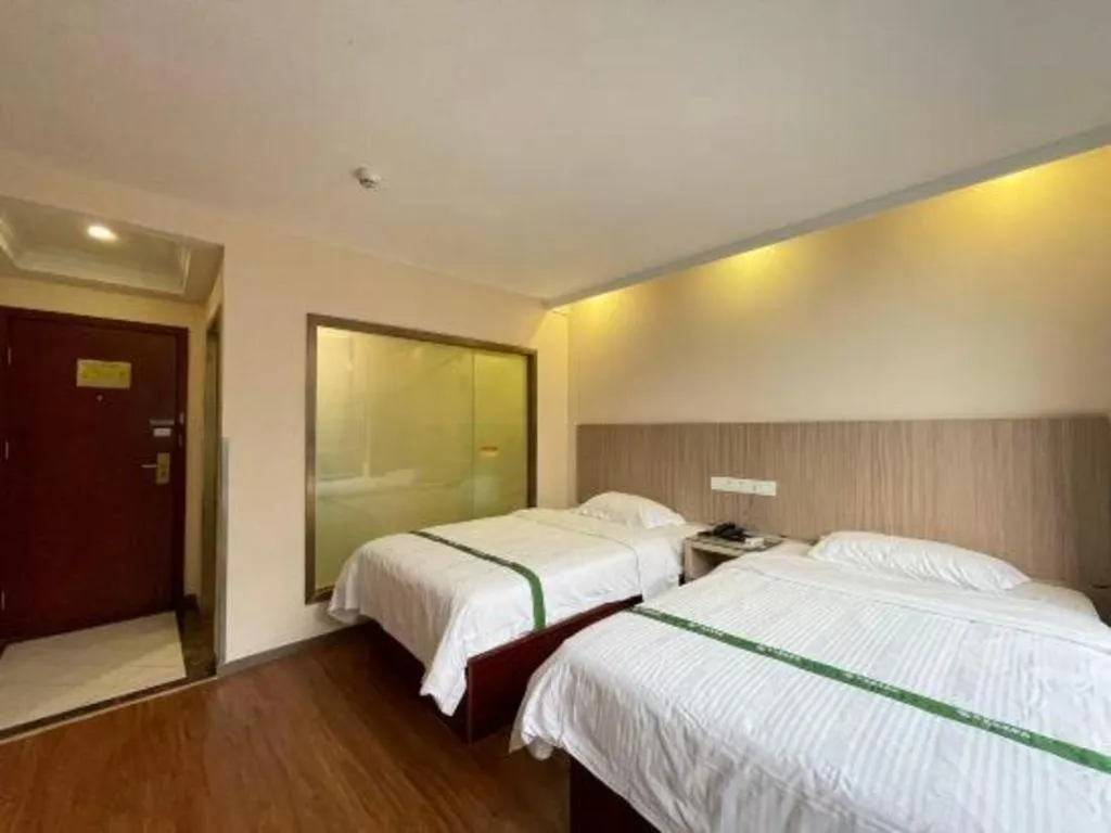 Bed in GreenTree Inn Shenzhen Guanggang Port Futian South Road Express Hotel