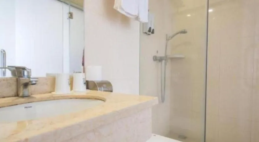 GreenTree Inn Shenzhen Guanggang Port Futian South Road Express Hotel