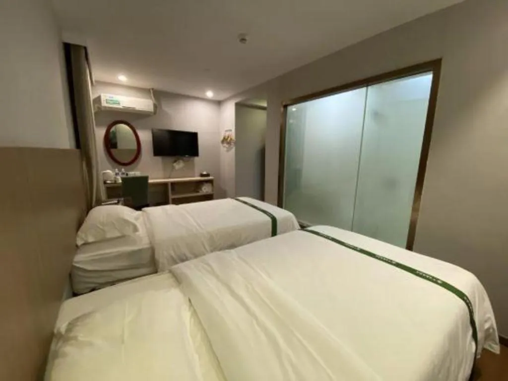 Bed in GreenTree Inn Shenzhen Guanggang Port Futian South Road Express Hotel
