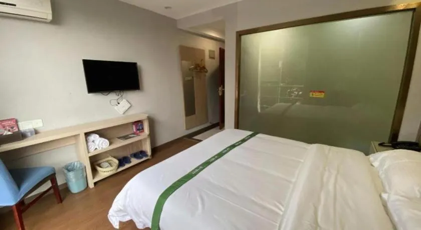 Bed in GreenTree Inn Shenzhen Guanggang Port Futian South Road Express Hotel