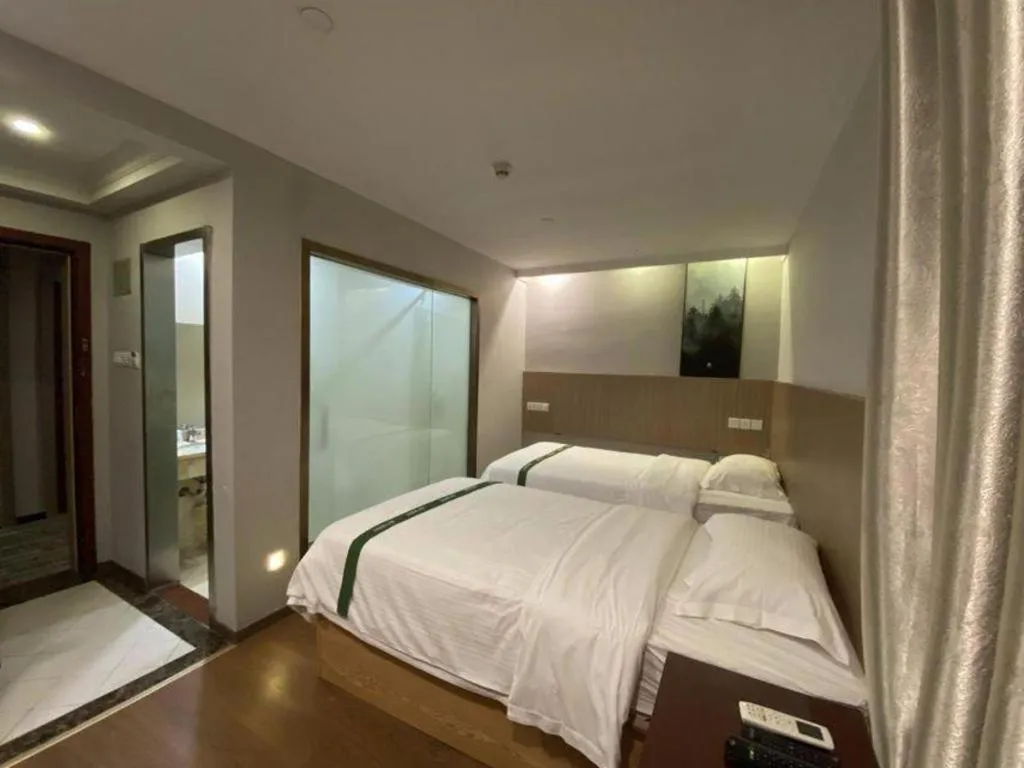 Bed in GreenTree Inn Shenzhen Guanggang Port Futian South Road Express Hotel