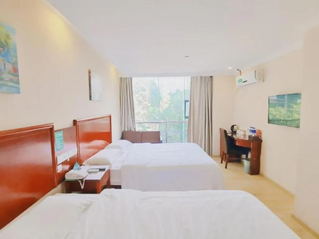Bed in GreenTree Inn Shenzhen Guanggang Port Futian South Road Express Hotel