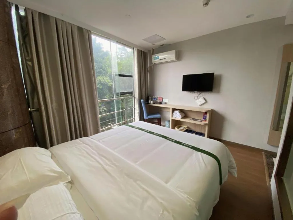 Bed in GreenTree Inn Shenzhen Guanggang Port Futian South Road Express Hotel