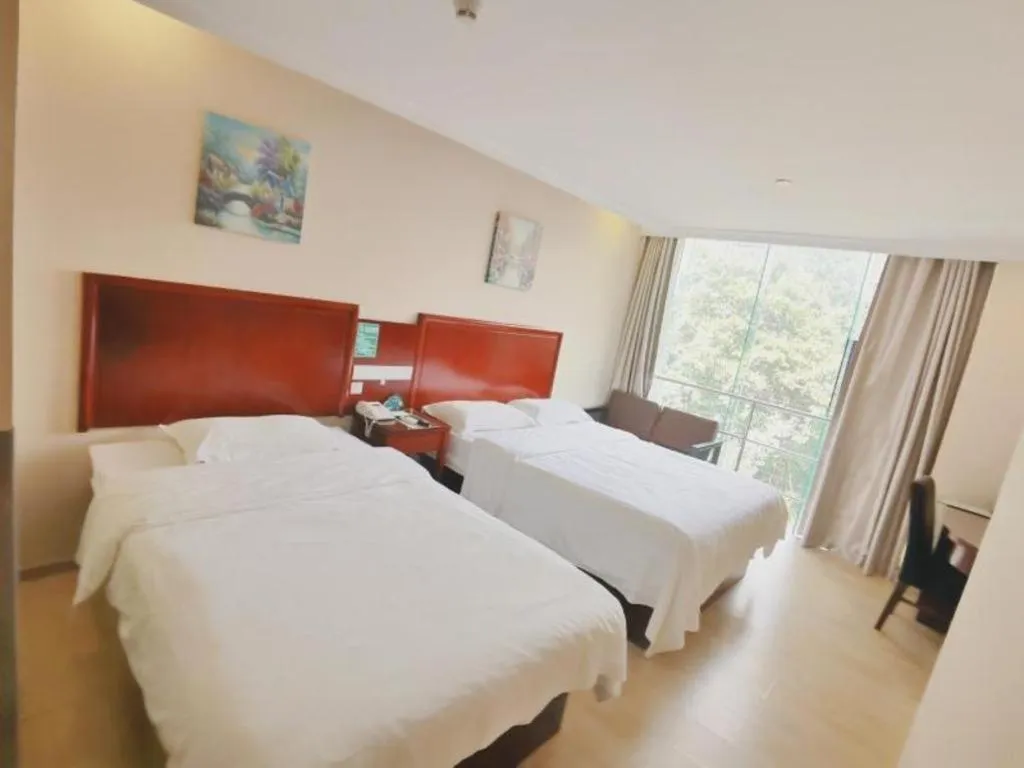 Bed in GreenTree Inn Shenzhen Guanggang Port Futian South Road Express Hotel