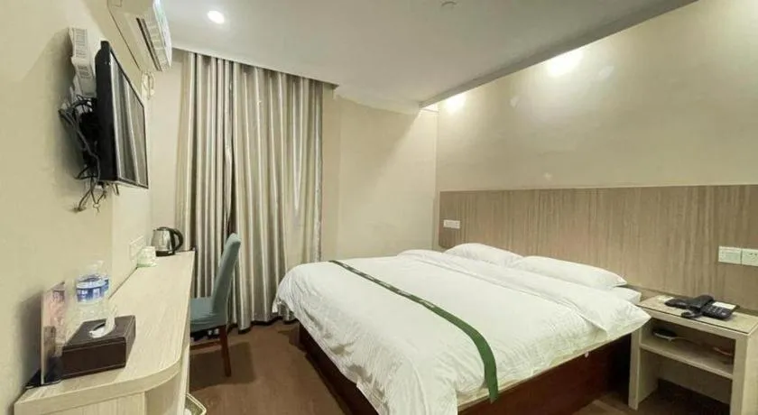 Bed in GreenTree Inn Shenzhen Guanggang Port Futian South Road Express Hotel