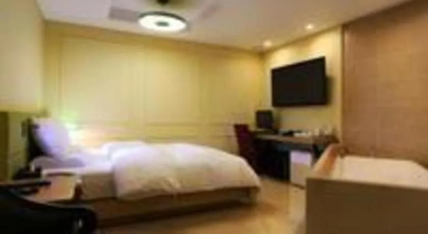 Bed in Circle Hotel Seoul