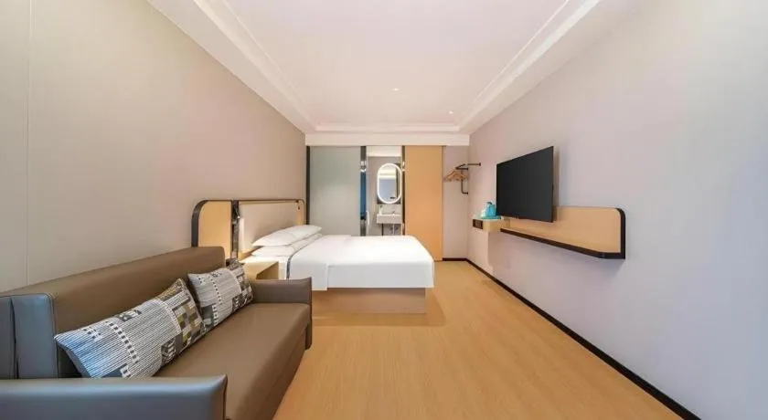 Bed in City Comfort Inn Guangzhou Tiyu West Road Metro Station