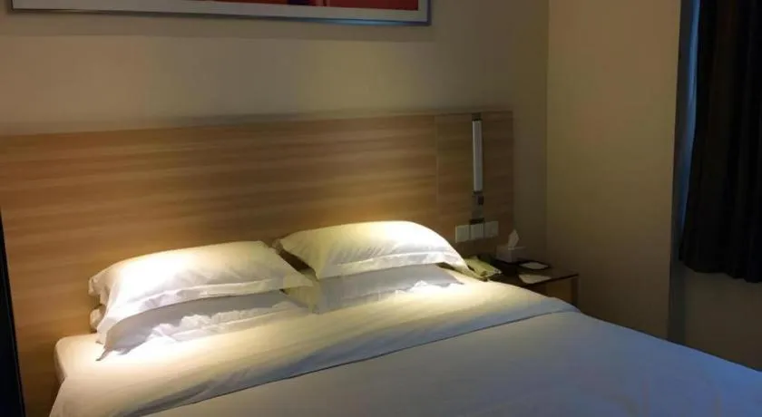 Bed in City Comfort Inn Guangzhou Tiyu West Road Metro Station