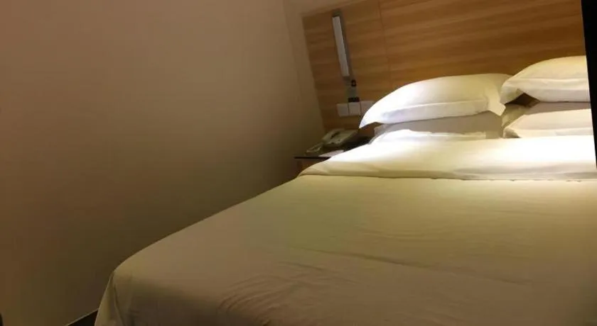 Bed in City Comfort Inn Guangzhou Tiyu West Road Metro Station
