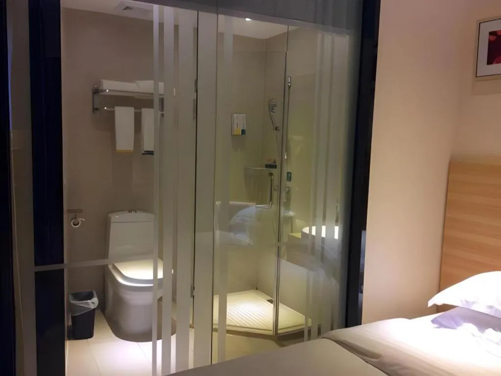 Bed in City Comfort Inn Guangzhou Tiyu West Road Metro Station