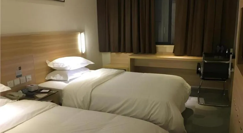 Bed in City Comfort Inn Guangzhou Tiyu West Road Metro Station