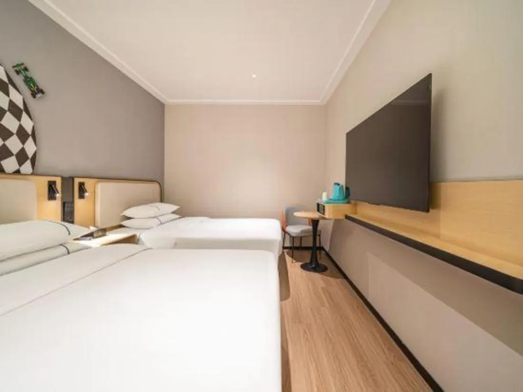 Bed in City Comfort Inn Guangzhou Tiyu West Road Metro Station